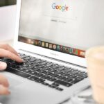 Warum listet Google manche Websites vor anderen Websites?