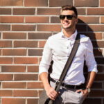 Die Geschichte der Umhängetasche – von militärischer Notwendigkeit zum urbanen Modeaccessoire