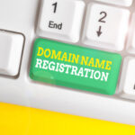 Domain registrieren: Verfügbarkeit prüfen, Kosten verstehen und rechtliche Fallstricke vermeiden