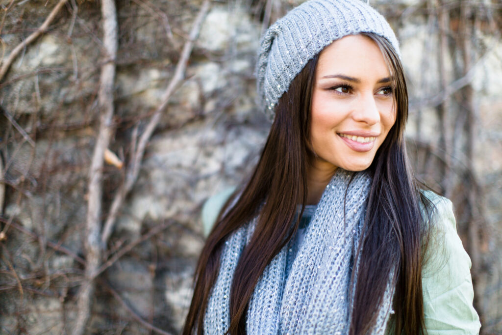 Warum Haare im Winter stärker strapaziert werden – und was bei der Pflege tatsächlich hilft